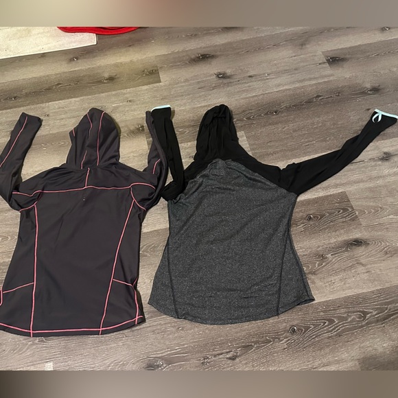 Two women size medium RBX althletic long sleeve tops - Picture 4 of 7